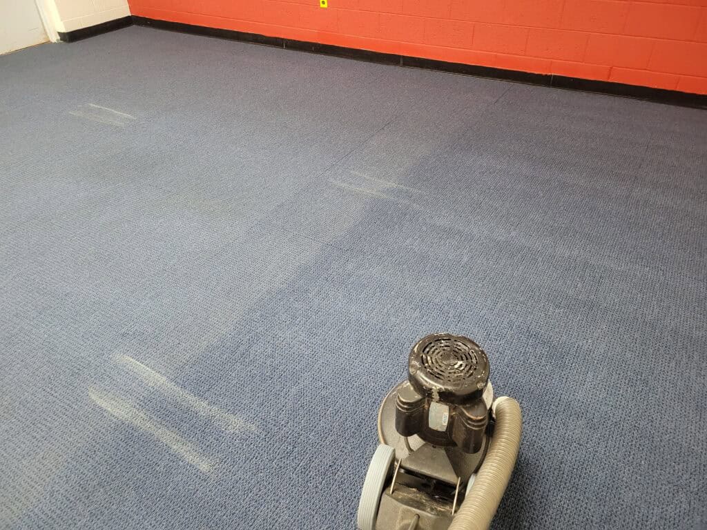 Deep Carpet Cleaning El Paso: HydraMaster RX-20 rotary extractor at work on carpet